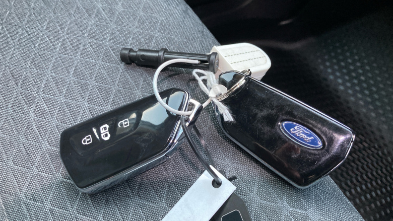 Ford Transit Connect 250 L2 Petrol 1.5 EcoBoost PHEV 150 Limited Van Auto